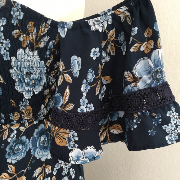 Floral Print Off-the-shoulder Dress - Picture 6 of 6